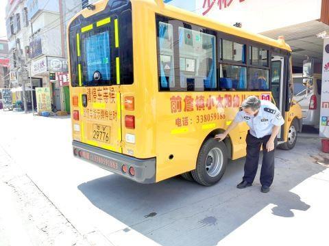 惠來縣交警大隊聯(lián)合惠來縣教育部門開展校車安全大檢查 共同守護(hù)學(xué)生平安上學(xué)路
