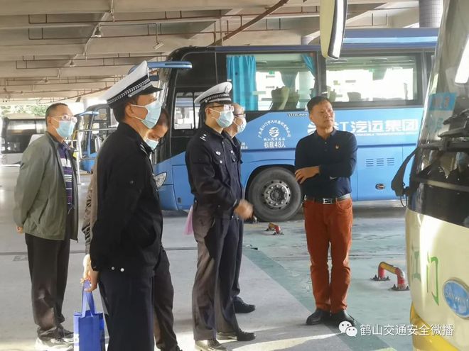 歲末年初 鶴山交警全力加強(qiáng)公交車、校車交通安全管理工作