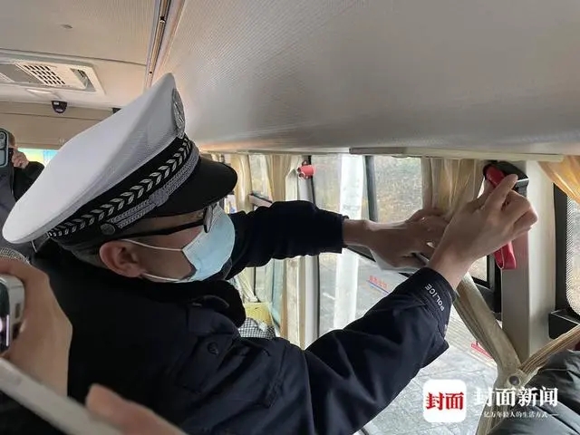 檢查校車安全、上開學前安全課 成都交警護航平安上學路