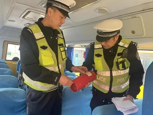強(qiáng)化校車管理 筑牢出行安全