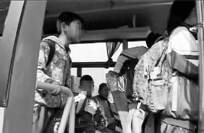 　電視臺記者拍到的客車內部畫面 視頻截圖 U6 