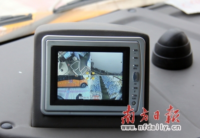 校車安裝有GPS系統和電子感應系統。