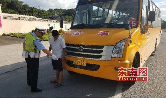 莆田：校車(chē)未按規(guī)定線路行駛 駕駛員被罰200元扣2分