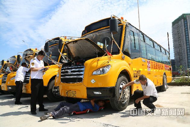 《校車安全運營條例》施行五載，專業(yè)校車運營探索中艱難向前