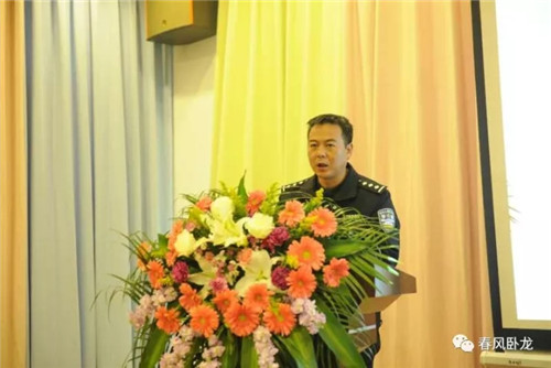 臥龍區(qū)教體局對(duì)校車安全工作使用培訓(xùn)并現(xiàn)場(chǎng)操作示范