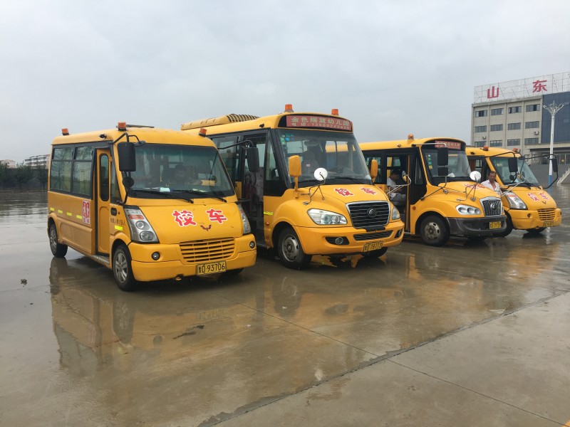 山東滕州：鮑溝鎮(zhèn)學(xué)區(qū)聯(lián)合交警中隊為校車安裝定位系統(tǒng) 護航幼兒安全出行