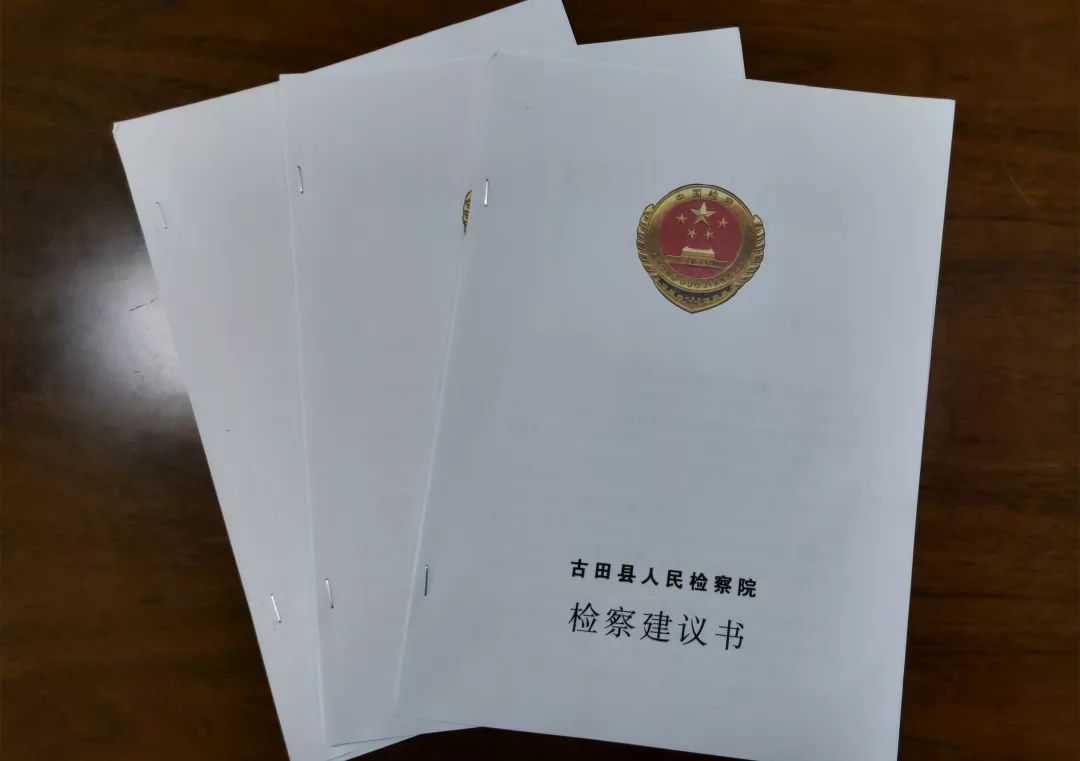 全市首例非法校車(chē)超載危險(xiǎn)駕駛案開(kāi)庭，鄭其文檢察長(zhǎng)出庭公訴