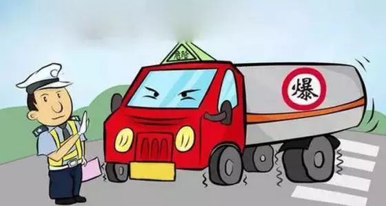 全市首例非法校車(chē)超載危險(xiǎn)駕駛案開(kāi)庭，鄭其文檢察長(zhǎng)出庭公訴