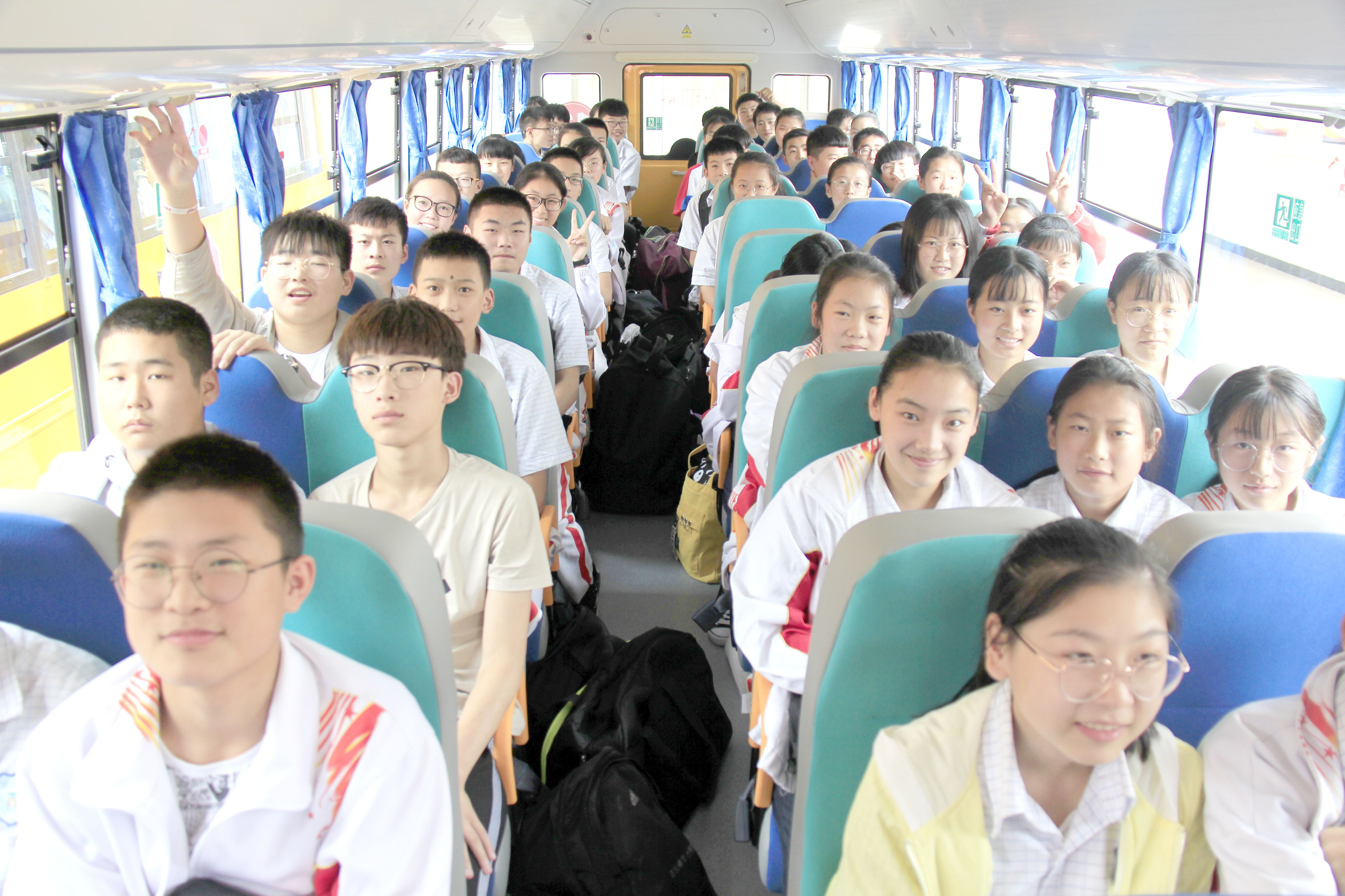 江蘇連云港贛榆區：華杰雙語學校借力校車公司保學生回家無憂