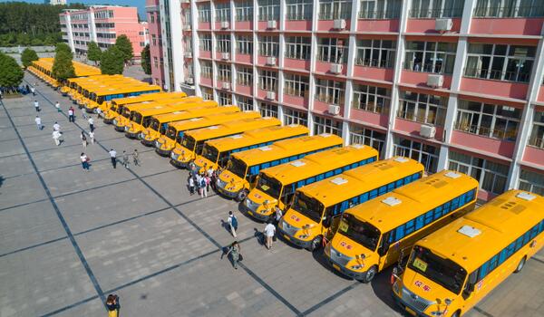江蘇連云港贛榆區：華杰雙語學校借力校車公司保學生回家無憂