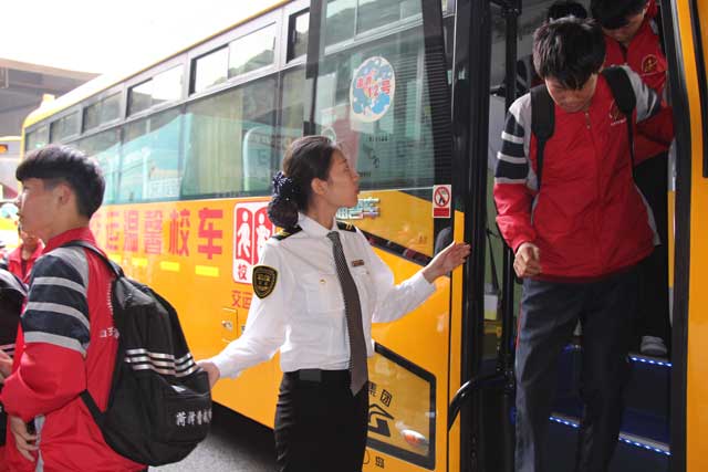 備戰(zhàn)省運(yùn)會,溫馨校車在行動