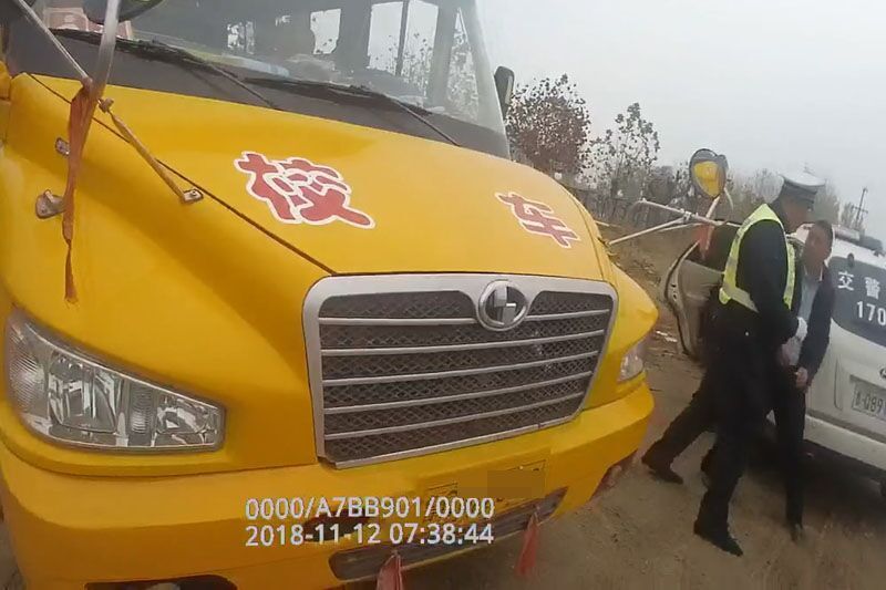 吃驚！校車司機醉酒駕駛 拉著一車孩子去上學