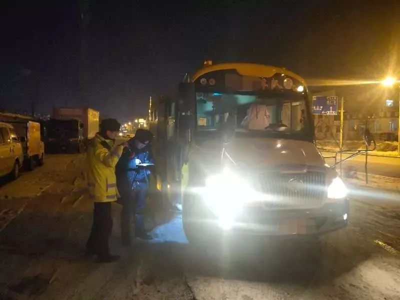 重罰！黑龍江省一男子偽造駕照開校車，罰3萬元、行拘10日、記12分