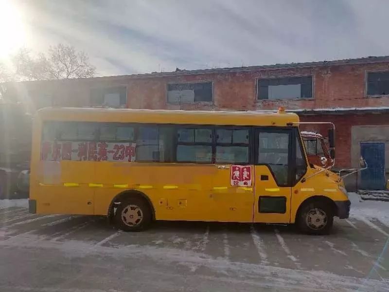 重罰！黑龍江省一男子偽造駕照開校車，罰3萬元、行拘10日、記12分