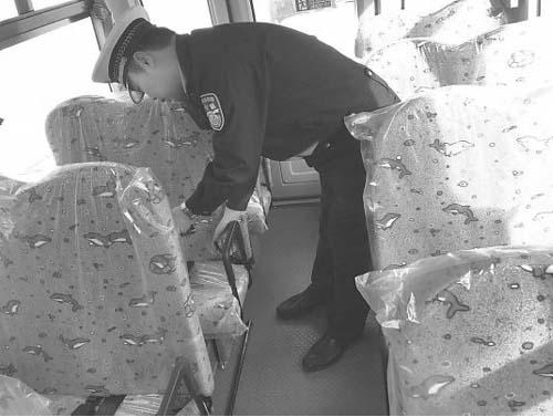 統(tǒng)一校車管理　保障學(xué)生安全