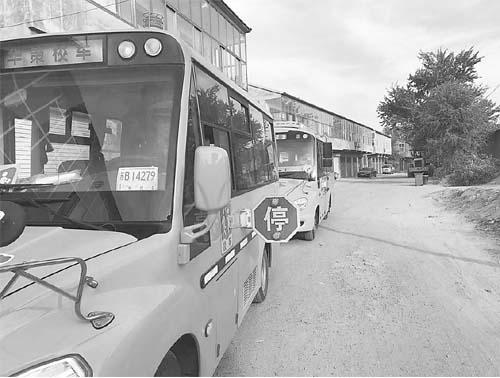 統(tǒng)一校車管理　保障學(xué)生安全