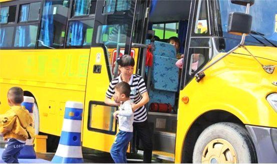 校車安全知識，小朋友乘坐校車要注意什么？
