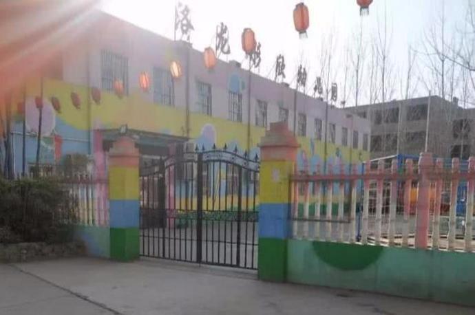 4歲男童被遺忘幼兒園校車內(nèi)8個(gè)多小時(shí), 被發(fā)現(xiàn)時(shí)尿褲子