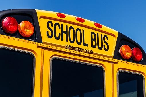 美13歲男孩校車上遭同學欺凌后自殺 家長指責校方