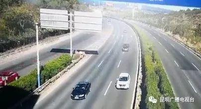 昆石高速公路倒車(chē)致7人受傷4車(chē)受損，只罰400元扣18分？