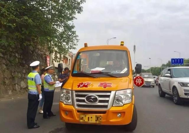 湘潭一校車司機酒駕心存僥幸“走捷徑”，交警蜀黍：沒想到吧？