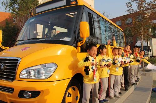擅自將校車用來干這件事， 武漢一小學校長受處分