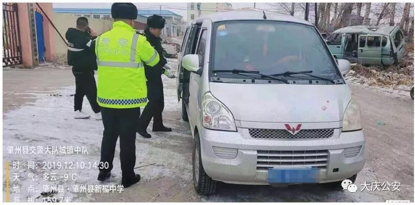 危險！“黑校車”里塞滿小寶寶