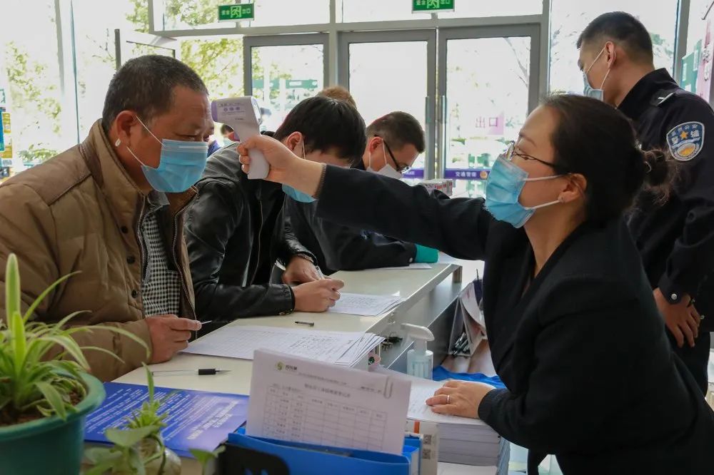 園區(qū)警方啟動重點運輸企業(yè)及校車駕駛?cè)爽F(xiàn)場審驗教育學習專場服務