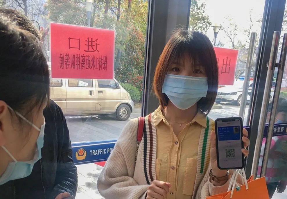 園區(qū)警方啟動重點運輸企業(yè)及校車駕駛?cè)爽F(xiàn)場審驗教育學習專場服務