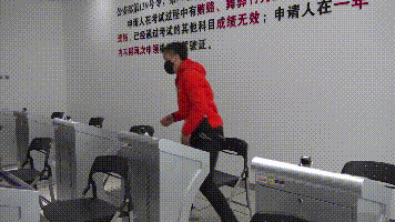 園區(qū)警方啟動重點運輸企業(yè)及校車駕駛?cè)爽F(xiàn)場審驗教育學習專場服務