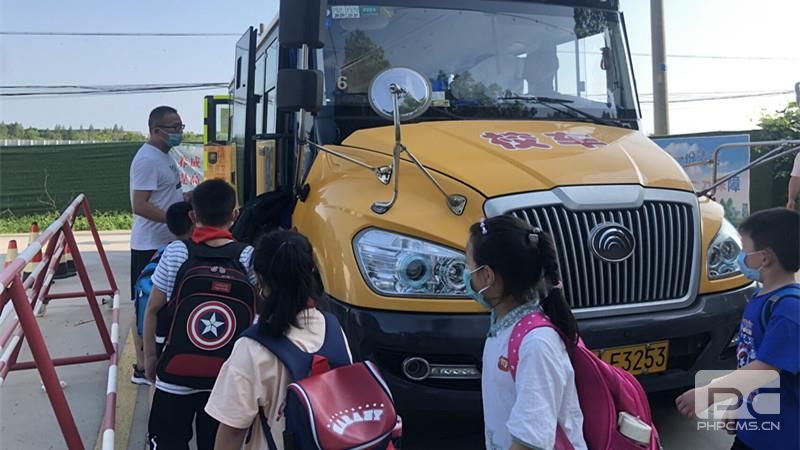 古柏中心小學(xué)組織校車(chē)安全應(yīng)急演練活動(dòng)