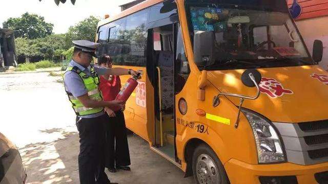 湖南常德：聯(lián)合開展校車安全檢查 打好本學(xué)期護(hù)校收官戰(zhàn)