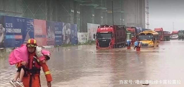 雨天校車(chē)更需要注意安全！