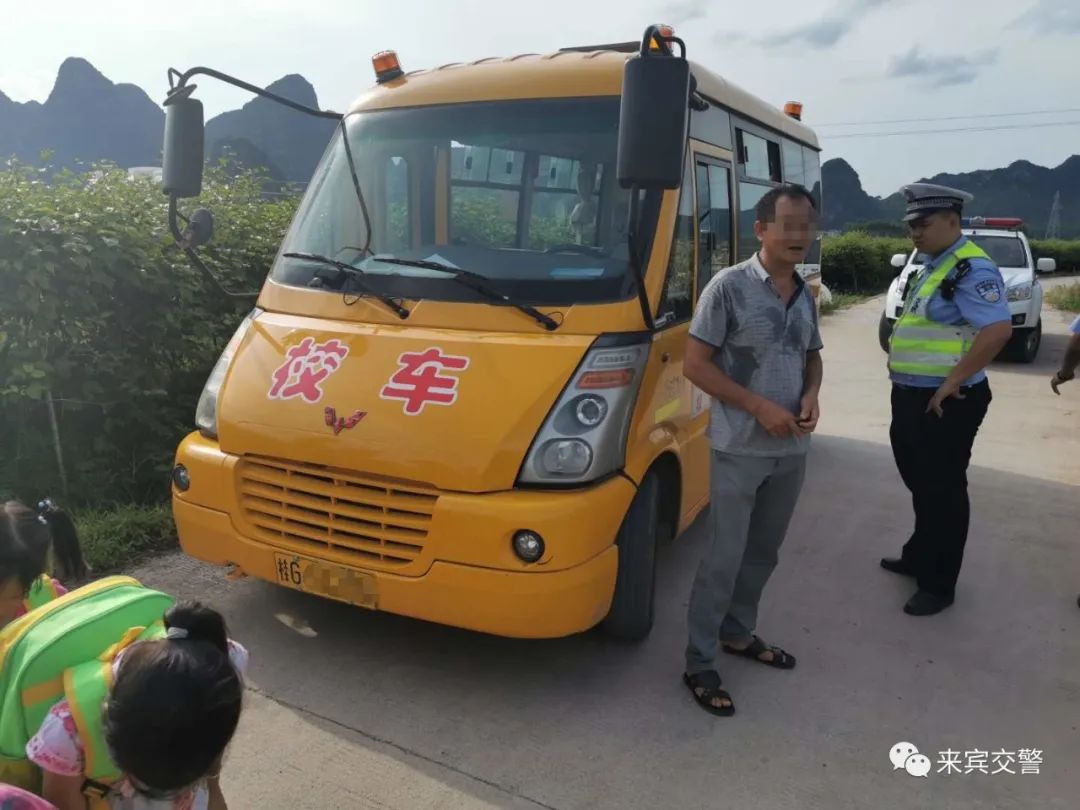 “校車”超員，交警開出萬元罰單！