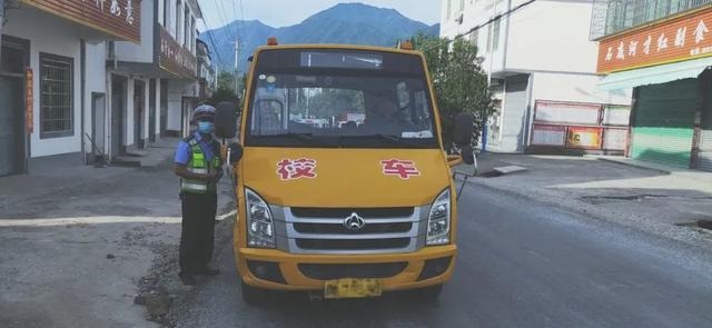 無資質(zhì)也敢開校車？！鉛廠校車司機遭重罰