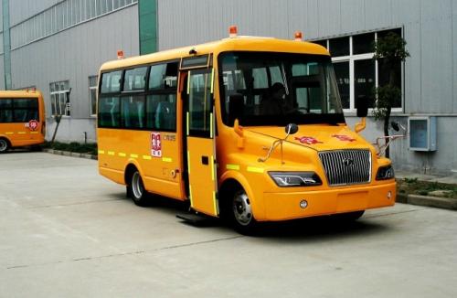 校車超載17人 司機(jī)車長皆獲刑
