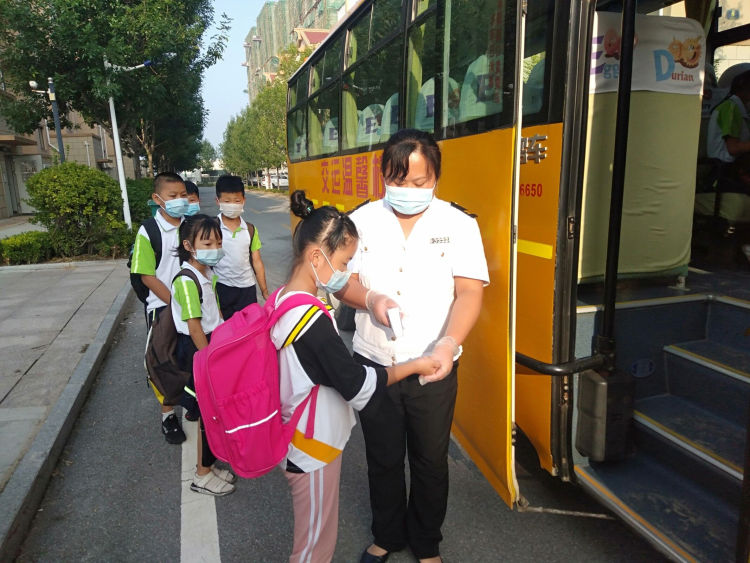 青島：新學期，校車為平度1.8萬余名學生安全護航
