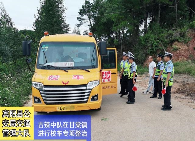 未取得校車標牌接送學生，某幼兒園被警方開出萬元罰單