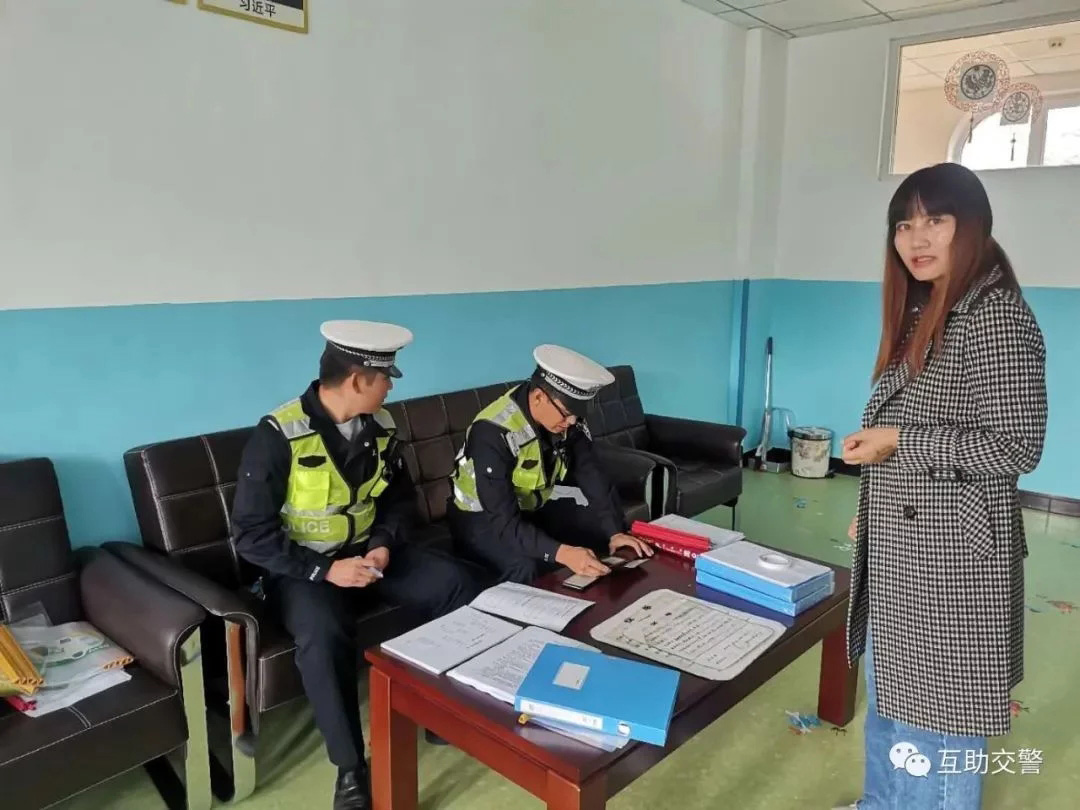 開學季，互助交警開展校車安全大檢查