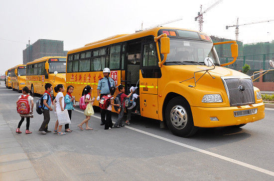 “校車”接送上下學(xué)孩子，被罰款10200元，家長(zhǎng)：沒有更好的校車