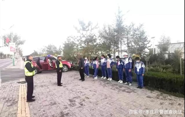 銀川交警查獲一輛“黑校車”，超員運(yùn)載學(xué)生