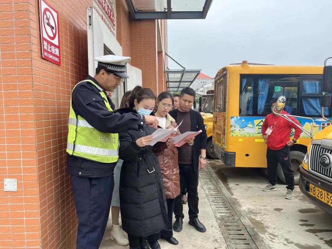 強(qiáng)化校車安全“大檢查”，擰緊校車出行“安全閥”