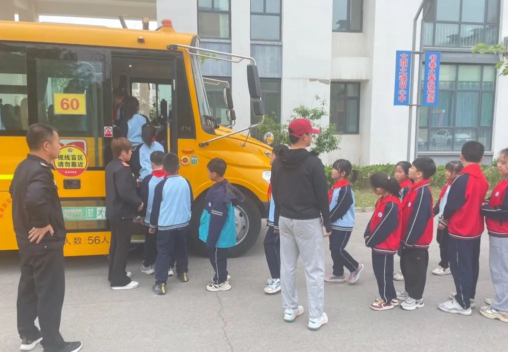 安全“童”行，全力護航 ——夏津縣實驗小學(xué)開展校車安全疏散演練