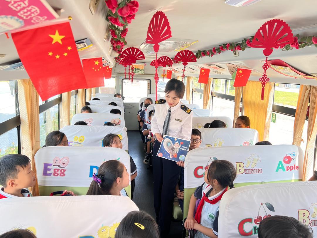 特色化服務助力“雙減”！青島溫馨校車打造學生流動樂園