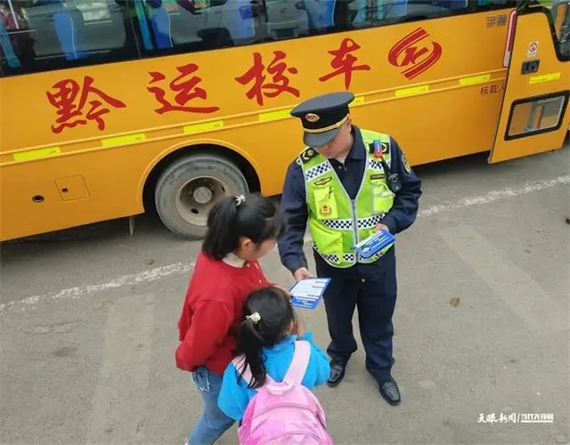 嚴抓“黑校車”，守護學子平安路！