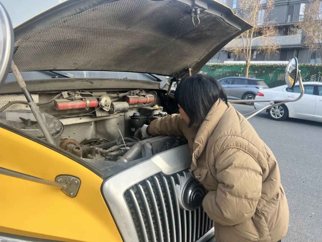 安全乘車，平安“童”行——記平湖市青鳥幼兒園校車安全應(yīng)急演練活動(dòng)