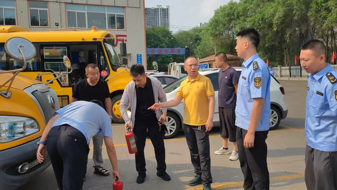 安全護航|渾南區(qū)多部門聯(lián)合開展校車安全檢查