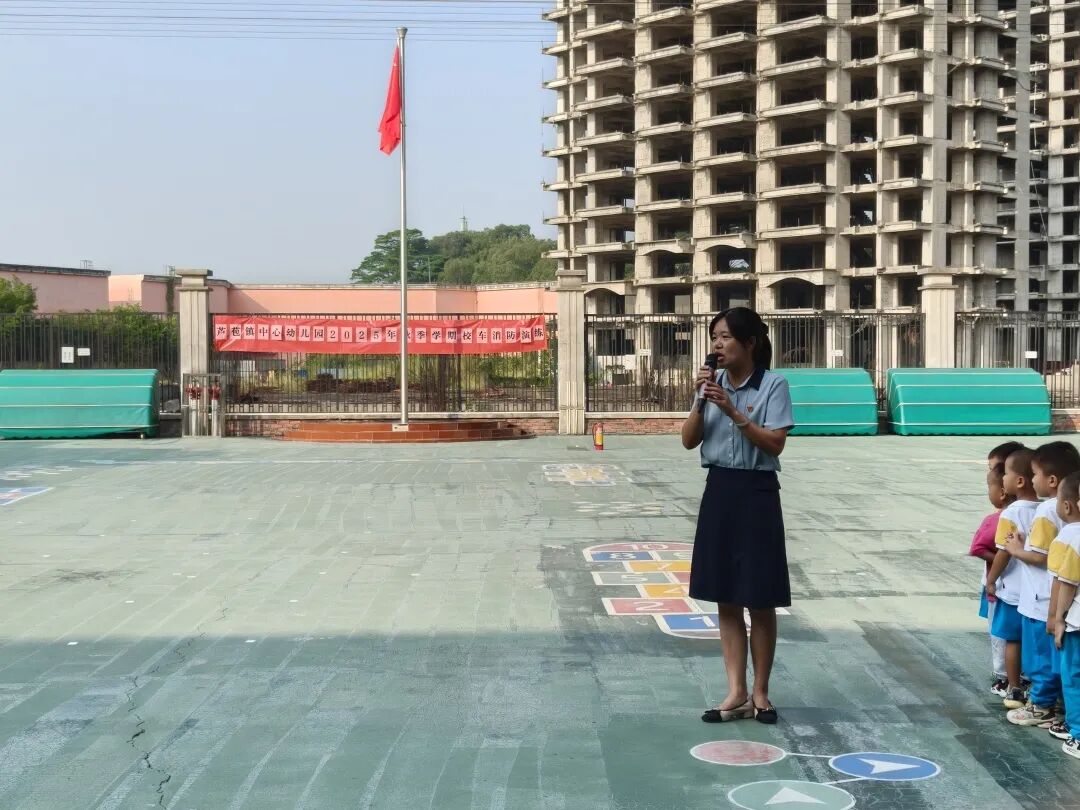 校車演練不松懈,安全意識記心間——蘆苞鎮中心幼兒園2025年秋季學期校車消防演練 2f1d71431bf399256c0fb4e80d1d288c.jpg