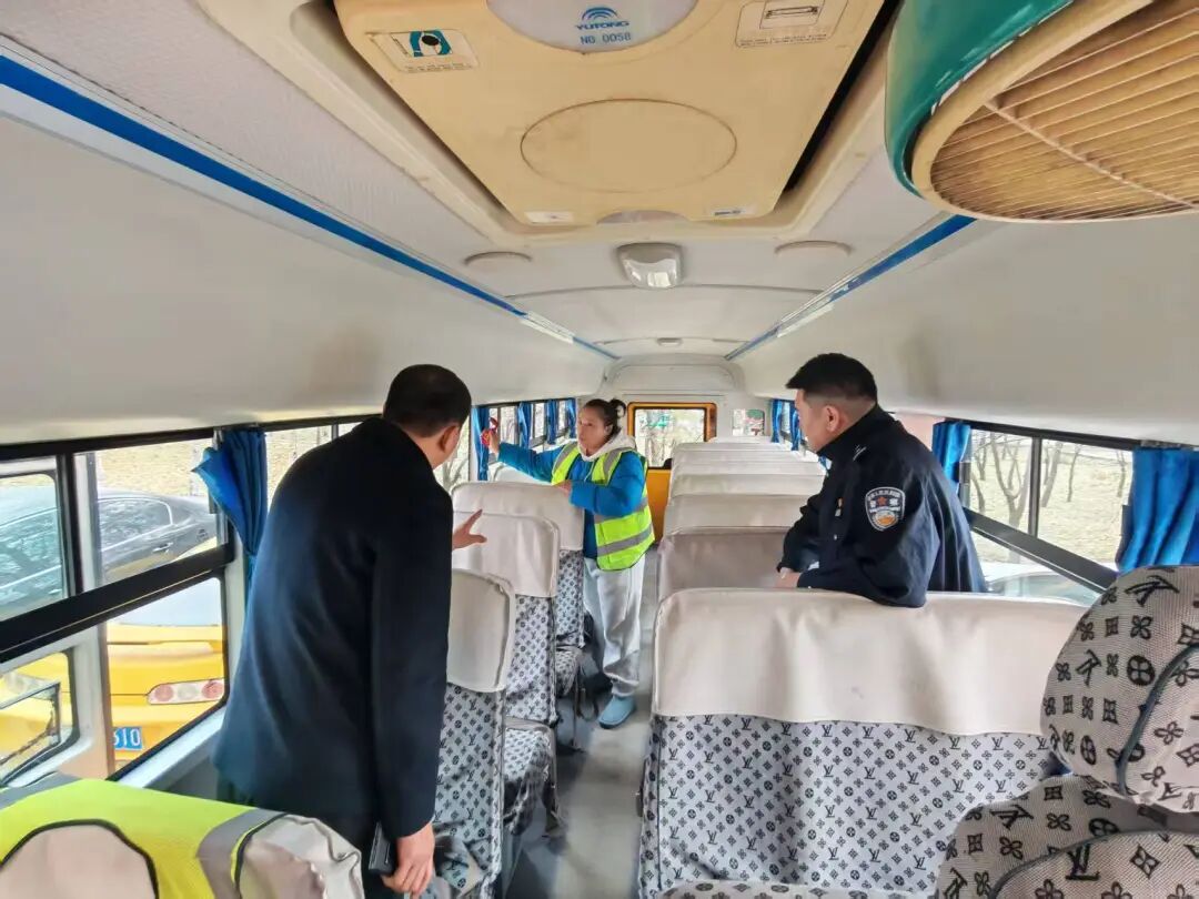 【工作動態】郊區交警大隊聯合多部門開展校車安全專項檢查 【工作動態】郊區交警大隊聯合多部門開展校車安全專項檢查