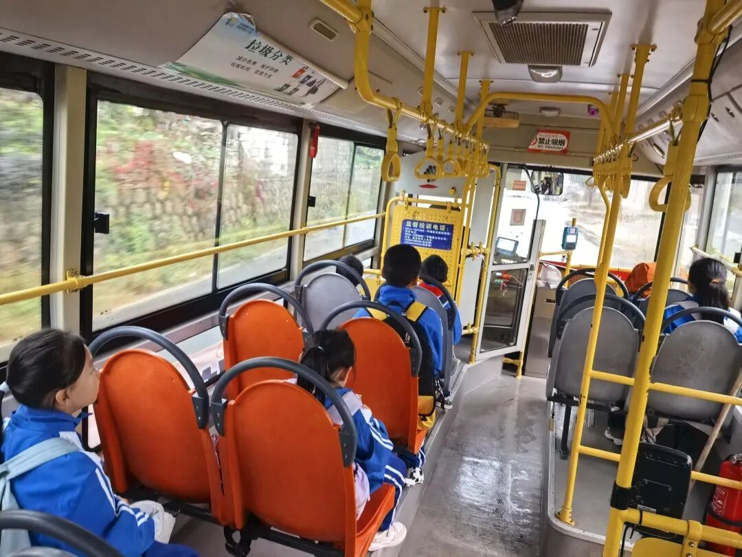 愛心護航：海清鄉鎮公益校車溫暖啟程！